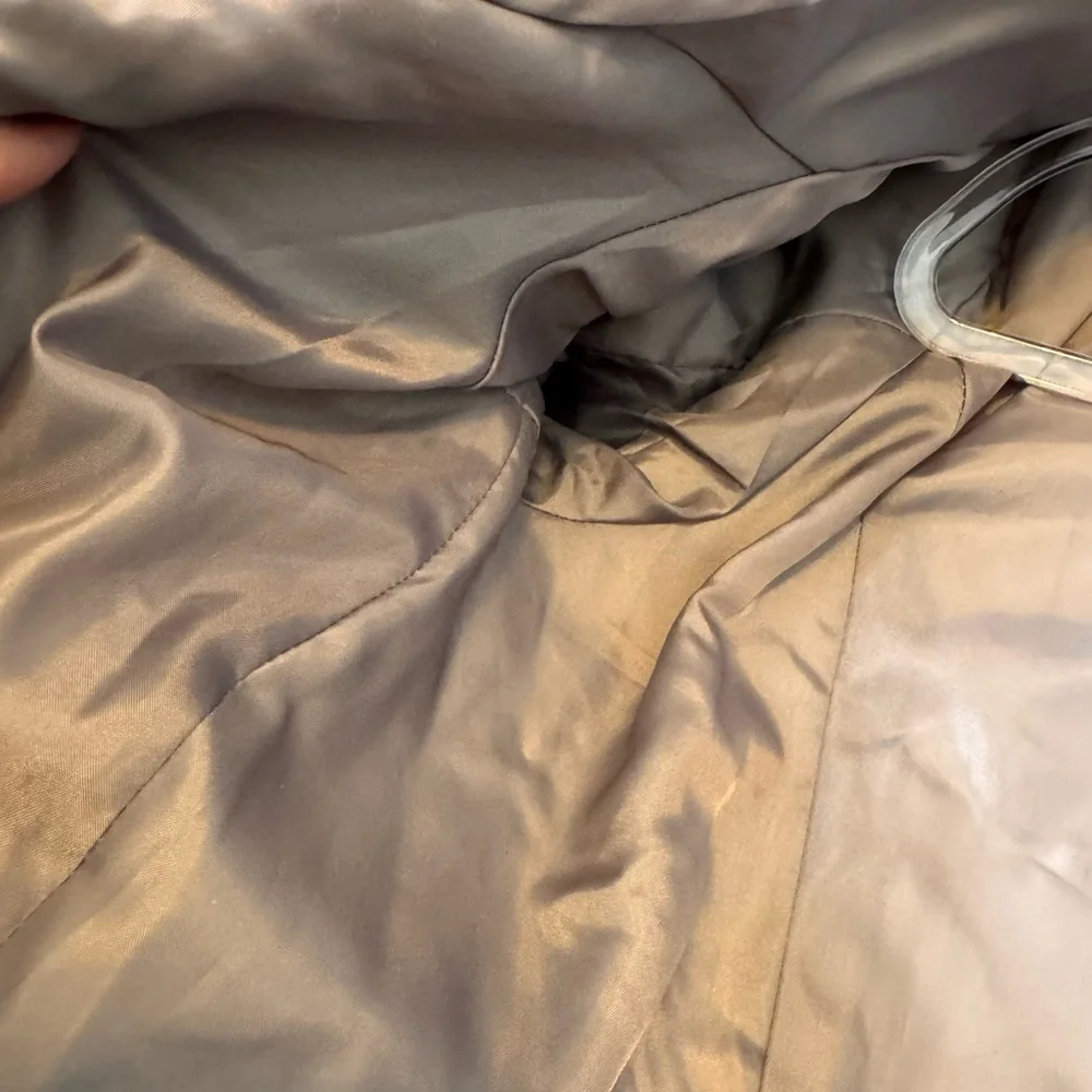 Liz Claiborne Quilted Puffer Jacket in Light Gray, Size XL, Zipper, Button, Hood - Picture 15 of 16